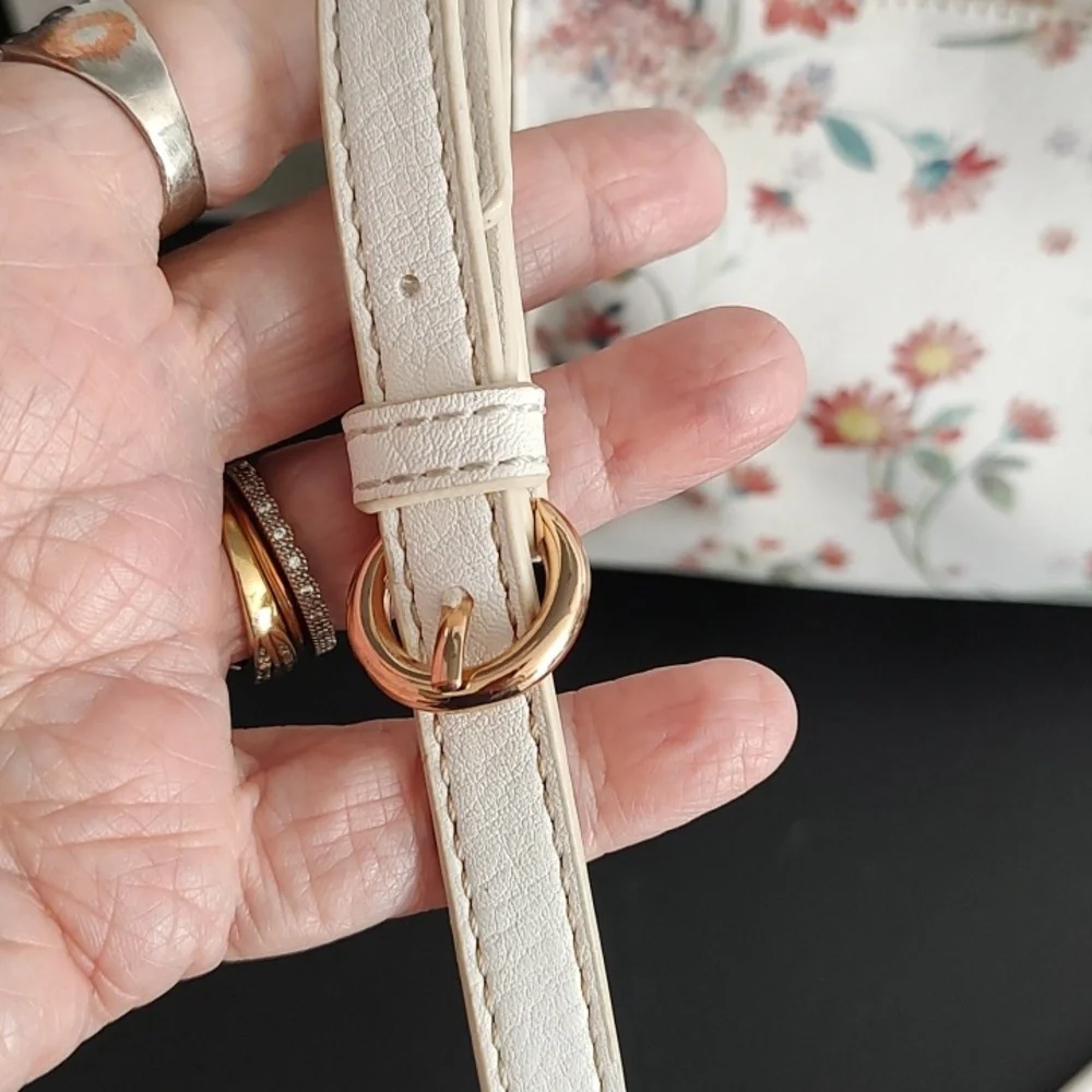 Lauren Conrad Flowered Crossbody - Picture 3 of 8
